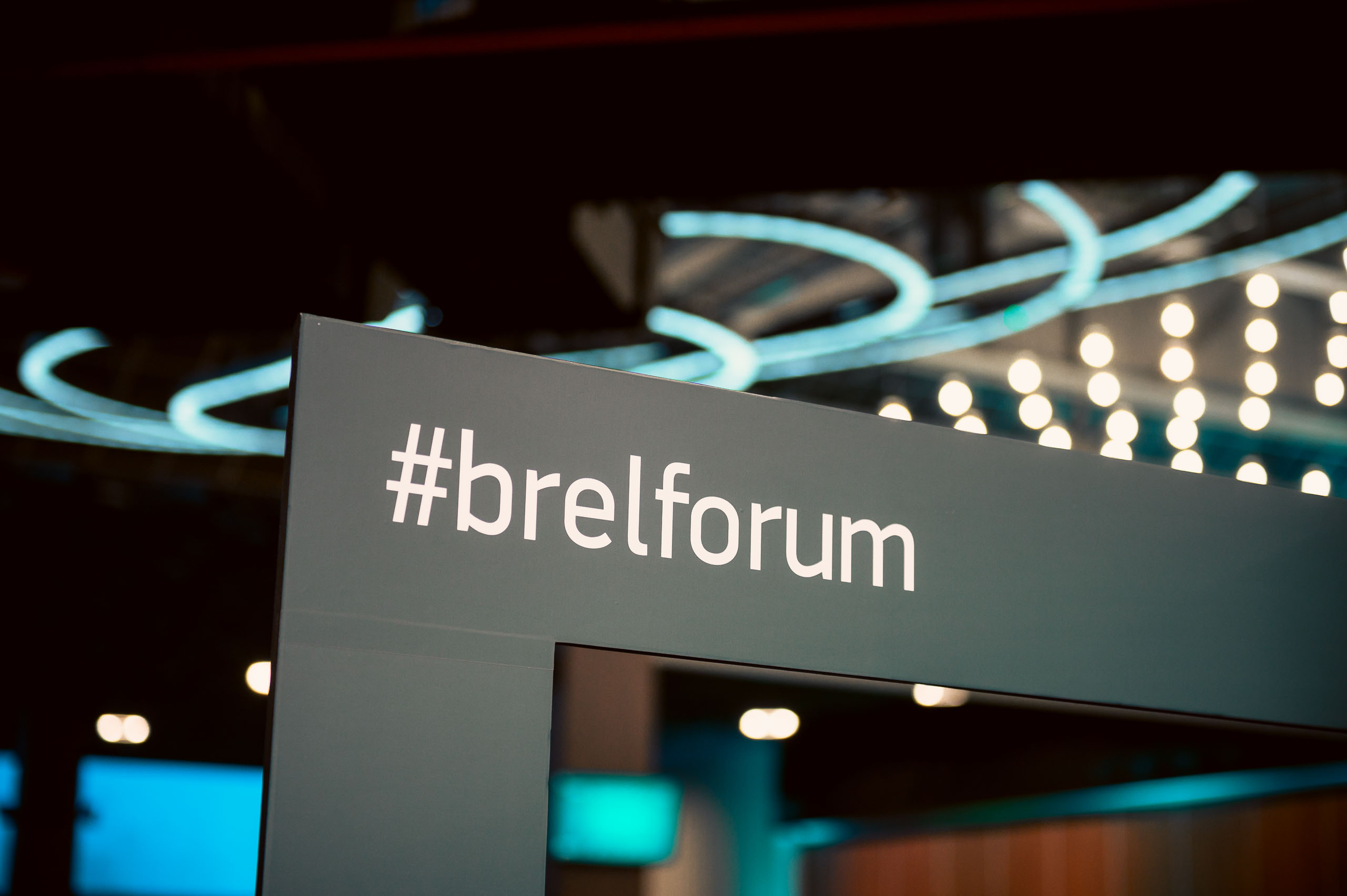 a part of a frame with #brelforum written on it